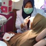 Rail Clinic Berikan Pengobatan Kepada Warga Tanjung Sari