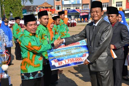 Kepsek SD Muhammadiyah Metro Juara 1 Kepsek Berprestasi