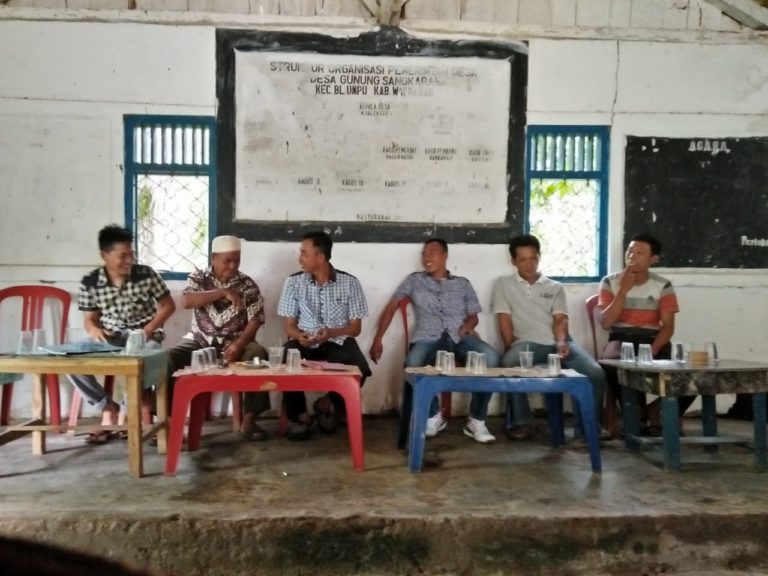 Masyarakat Ulayat Kampung Gunung Sangkaran Rembuk Tiuh