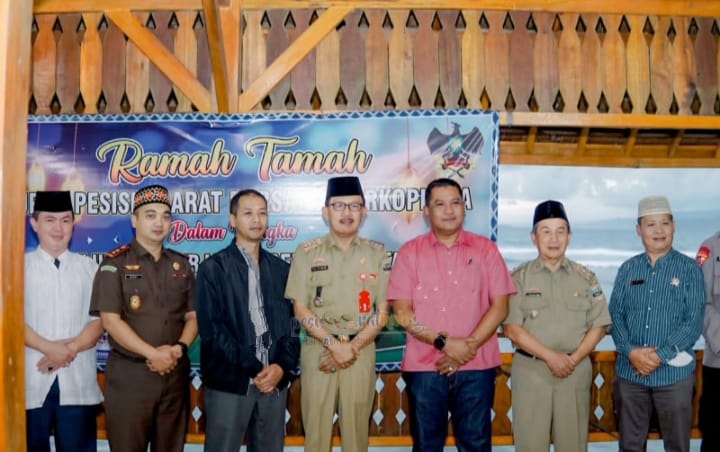 Pemkab Pesibar Ramah Tamah Bersama DANREM 043/GATAM