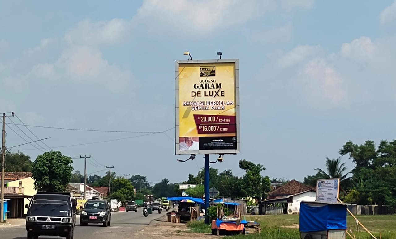 Diduga Tak Kantongi Izin PMPTSP Sebut Pemasangan Besi Reklame Bahayakan Warga